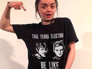 Актриса Мэйси Уильямс, исполнительница роли Арьи Старк–в футболке посвященной выборам президента США