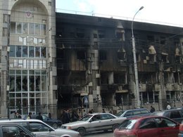 Сгоревшее здание Генпрокуратуры. Бишкек, 2010.