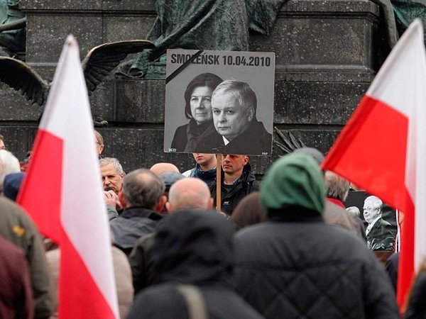 Траурный митинг по поводу гибели Леха Качиньского