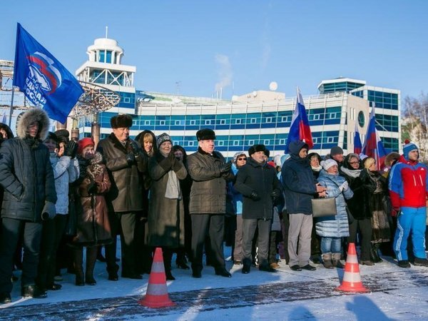 Жители Ханты-Мансийска на митинге по случаю Дня народного единства