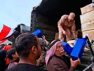 Раздача гуманитарной помощи жителям Сирии