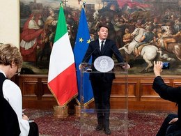 Маттео Ренци дает пресс-конференцию после завершения референдума. 5 декабря 2016