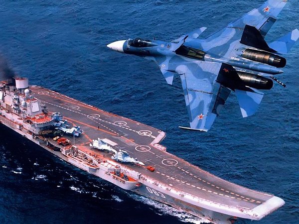 АНКР «Адмирал Кузнецов». Во время посадки Су-33.