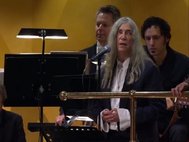 Патти Смит поет песню Боба Дилана на Нобелевской церемонии