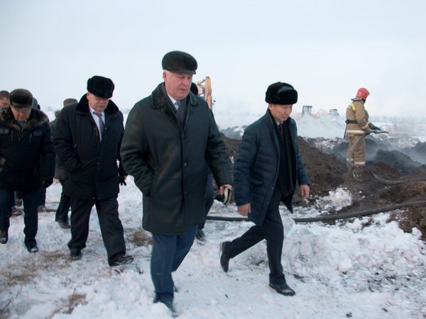 Губернатор Бурятии Вячеслав Наговицын инспектирует тушение торфяных пожаров