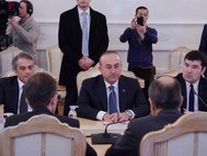 Мевлют Чавушоглу во время переговоров