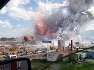 Взрыв пиротехники в Мексике.