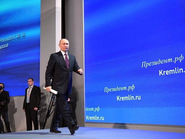 Владимир Путин перед началом большой пресс-конференции 23 декабря 2016