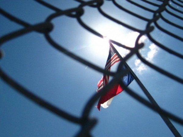 Флаги России и США