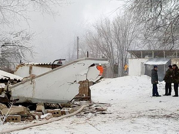 Фрагмент разбившегося лайнера. Бишкек, 16 января 2016