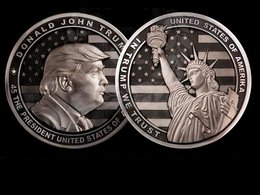 Серебряная монета с профилем Д. Трампа.