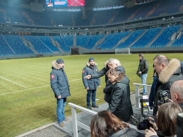 Власти Санкт-Петербурга заявляют о вводе стадиона "Зенит-Арена" в эксплуатацию. 29 декабря 2016