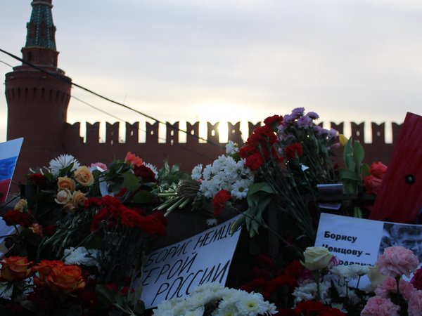 Мемориал памяти Немцова на Большом Москворецком мосту