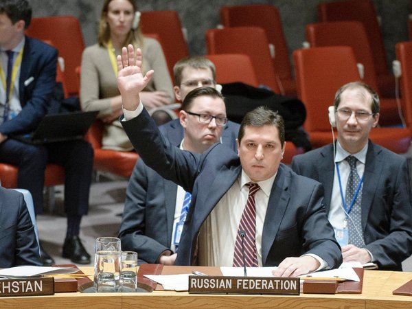 Представитель РФ в ООН голосует против резолюции Совбеза ООН по Сирии. 28 февраля 2017