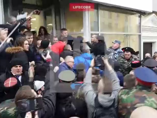 Потасовка казаков с Алексеем Навальным и его сторонниками