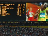 Табло с результатами эстафеты 4 по 100 метров на Олимпиаде в Пекине