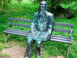 Памятник с книгой
