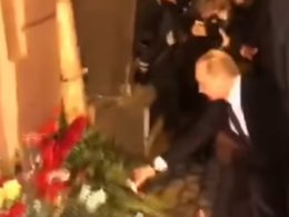 Владимир Путин на месте теракта в Петербурге