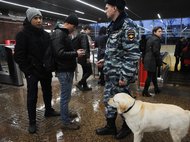 Проверка документов в московском метро в день теракта в Петербурге