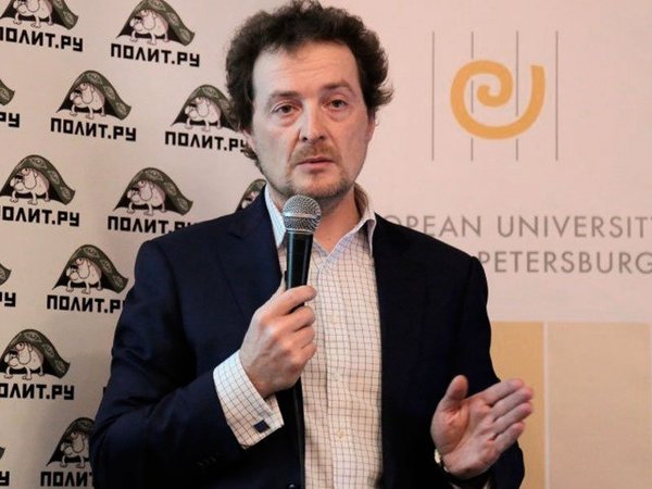 Исполнительный директор исследовательского центра ENERPO Европейского университета в Санкт-Петербурге Максим Титов