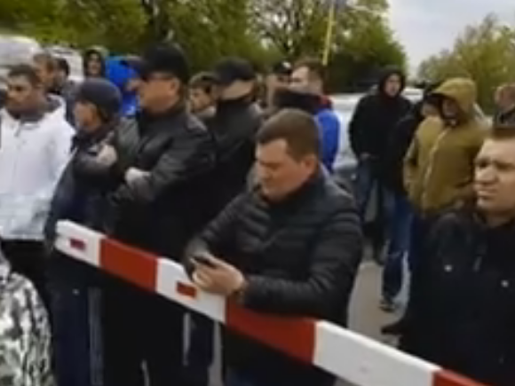 Протестующие перед пунктом пропуска «Ужгород»