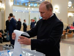 Владимир Путин голосует на выборах