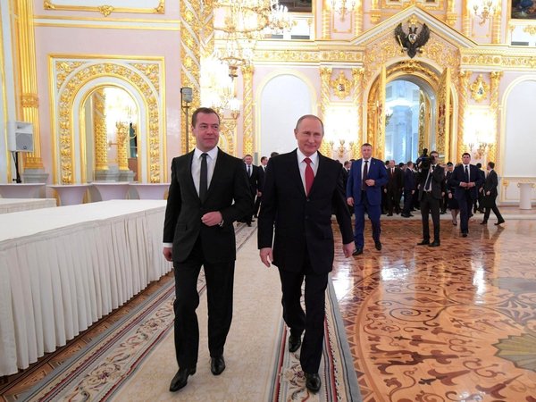 Дмитрий Медведев с Владимиром Путиным