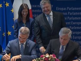 Петр Порошенко на церемонии подписания соглашения о безвизовом режиме с ЕС