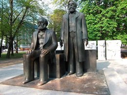 Памятник К.Марксу и Ф.Энгельсу