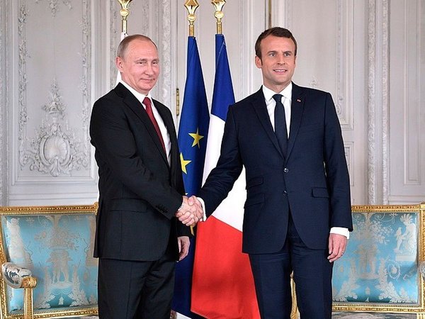 В.Путин и Э.Макрон во время встречи