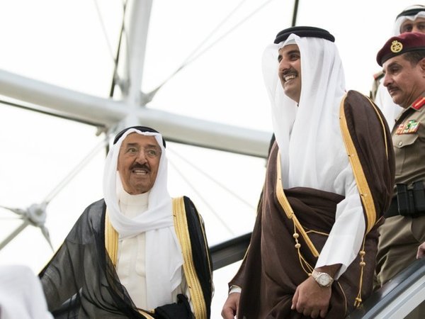 Эмир Кувейта Сабах IV и эмир Катара Тамим бин Хамад
