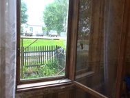 Окно в доме стрелка из поселка имени Цюрупы 