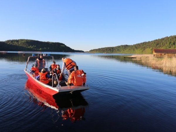 Поиски пропавших подростков на Ладожском озере