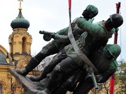 Демонтаж памятника советским воинам