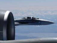 Сближение Су-27 с американским RC-135 над Балтикой