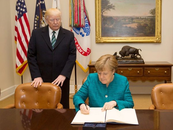 Дональд Трамп с Ангелой Меркель во время ее официального визита в Белый дом