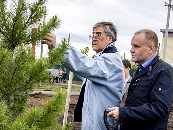 Аман Тулеев открывает парк Победы в селе Ягуново. 2015