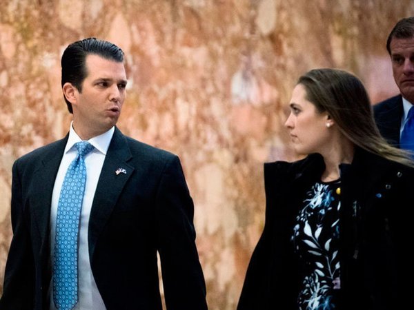 Д.Трамп младший с посетительницей
