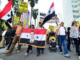 Демонстранты протестуют против войны в Сирии