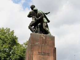 Памятник освободителям Варшавы. Фрагмент