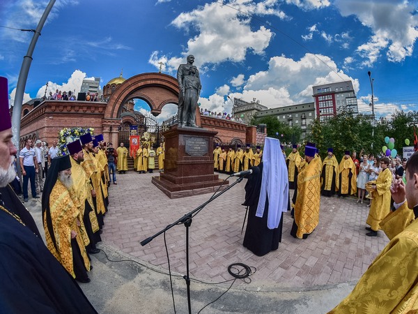 Памятник Николаю II и цесаревичу Алексею в Новосибирске