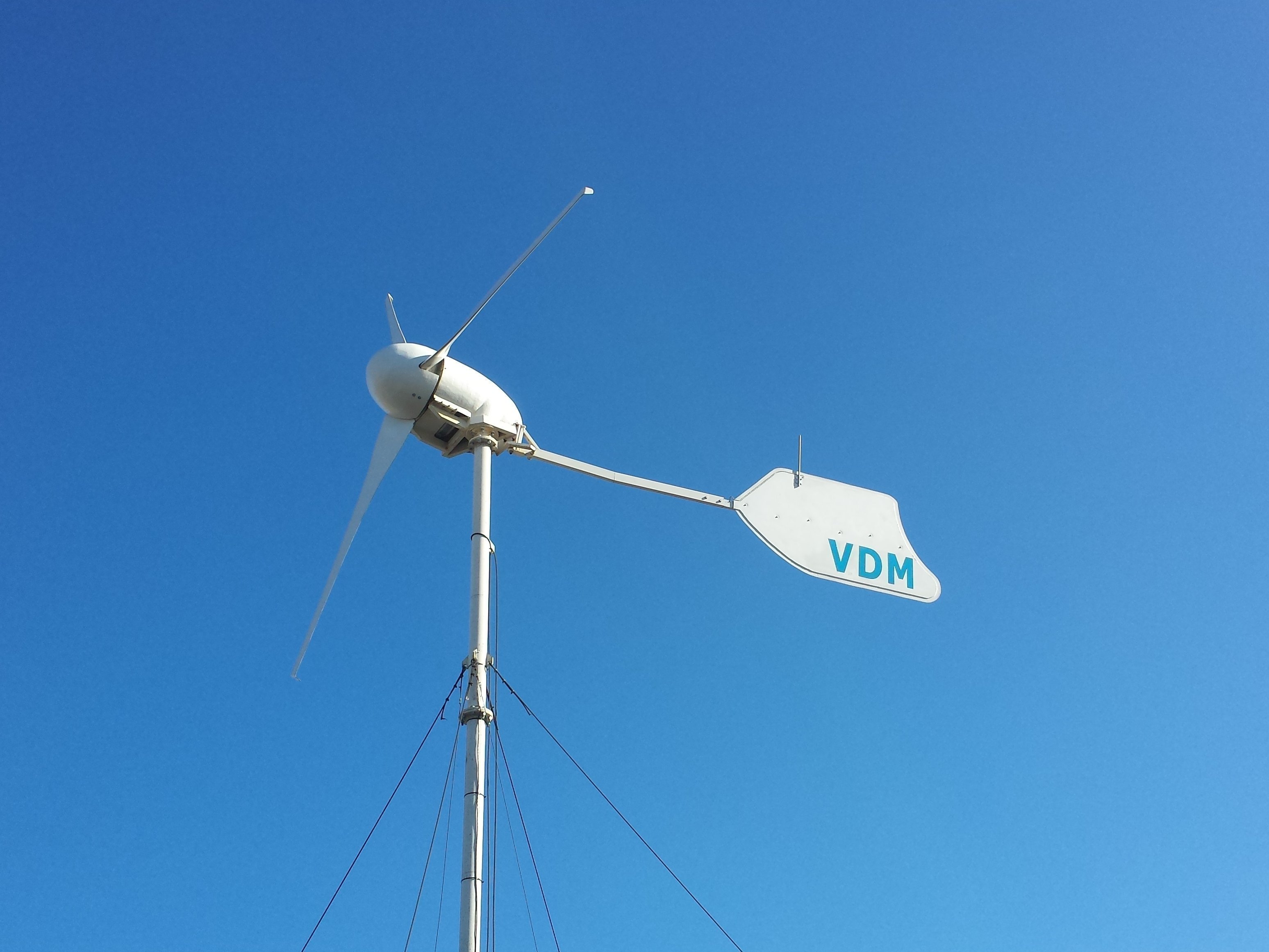 Ветровой поток. Вэлон ВЭУ. Ветрогенератор модели «ВЭУ-Исток 1600-2». Инновации ветрогенераторы. Инновации в энергетике ветрогенераторов.