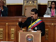 Николас Мадуро (в центре) выступает в Учредительном собрании Венесуэлы