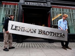 Вывеска Lehman Brothers 