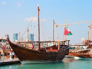 Промысловое судно в порту Катара