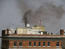 Дым над зданием Генконсульства РФ в Сан-Франциско