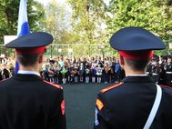 Учащиеся кадетского класса на торжественной линейке 1 сентября