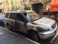 Одна из машин, подожженных у офиса Константина Добрынина