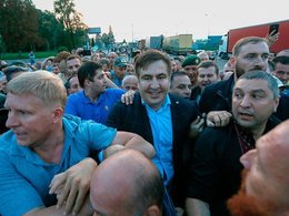 М.Саакашвили прорывается через границу