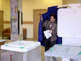 Голосование на избирателоьном участке в Москве 10 сентября 2017